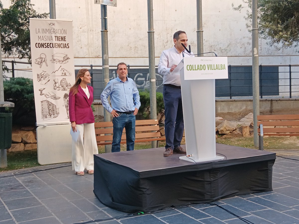 VOX_Chamartin's tweet photo. Ayer estuvimos acompañando a @Isabelperezmoi1 @guidoprincesa en el acto de @Villalba_Vox .

#PrioridadNacional https://t.co/odNJThbV50