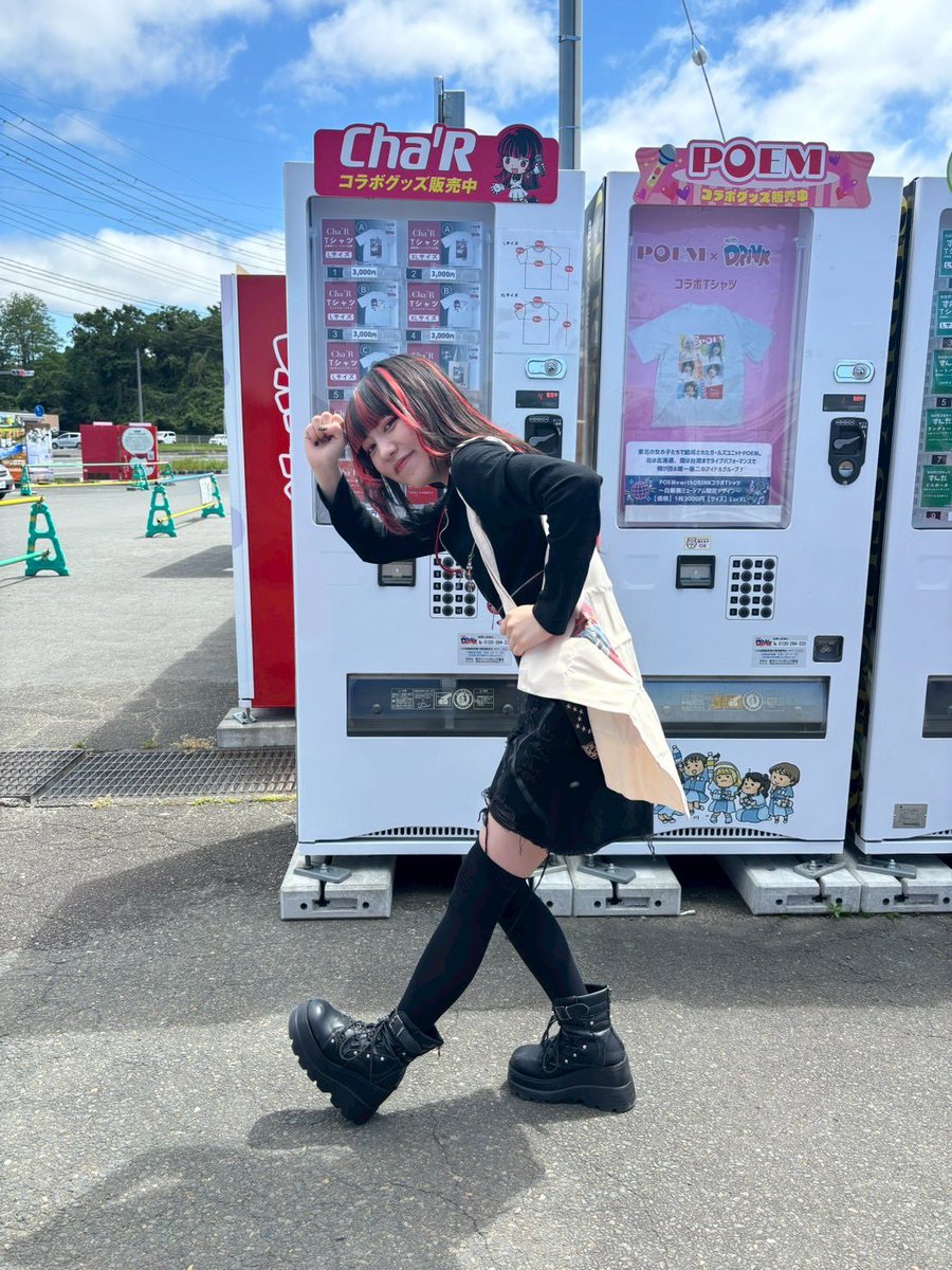 ChaR_uta's tweet photo. こんちゃる！！☀️

今日は栗原市高清水にある
「自販機ミュージアム」に行ったよ！🥤✨️

Cha'Rの自販機だ！！🔥🔥
やっぱりすごく嬉しいなー！！
みんなはもう見に行った〜？

サインもまた新たに書かせていただきました！
ぜひ、見つけに行ってみてね！❤️‍🔥

そして斉藤ブラザーズ さんの自販機が！！
めっちゃインパクト！そしてかっこいい！！！
ぜひ見に来てね！！🔥🔥🔥🔥

わちゃわちゃした動画も撮影したのでお楽しみにー！
