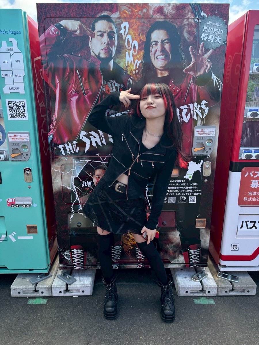 ChaR_uta's tweet photo. こんちゃる！！☀️

今日は栗原市高清水にある
「自販機ミュージアム」に行ったよ！🥤✨️

Cha'Rの自販機だ！！🔥🔥
やっぱりすごく嬉しいなー！！
みんなはもう見に行った〜？

サインもまた新たに書かせていただきました！
ぜひ、見つけに行ってみてね！❤️‍🔥

そして斉藤ブラザーズ さんの自販機が！！
めっちゃインパクト！そしてかっこいい！！！
ぜひ見に来てね！！🔥🔥🔥🔥

わちゃわちゃした動画も撮影したのでお楽しみにー！