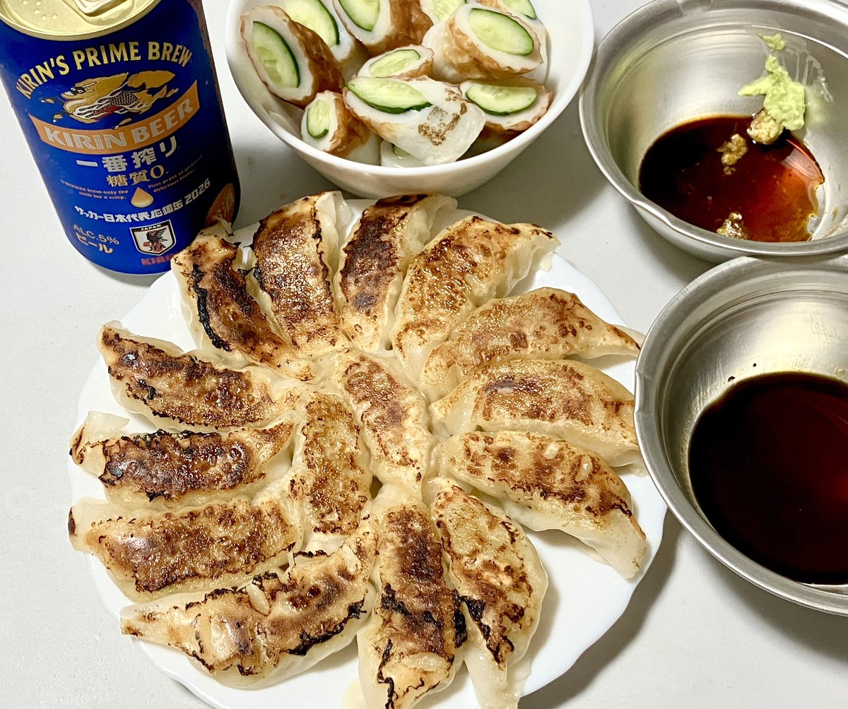 fdsoda's tweet photo. 餃子焼いた　
いただきます😋 https://t.co/OvRVQW7hbG