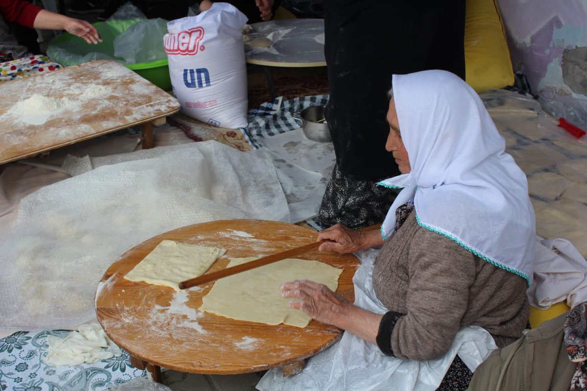 cubukilcemem's tweet photo. Türk Telekom Ortaokulu öğretmenlerimizin koordinasyonunda ve velilerimizin katkılarıyla düzenlenen Dayanışma ve Yardımlaşma Kültür Şenliği kapsamında gerçekleştirilen kermes, 5 Haziran Cuma günü okul bahçesinde coşku içerisinde yapıldı. https://t.co/0pWGE0ZgAj