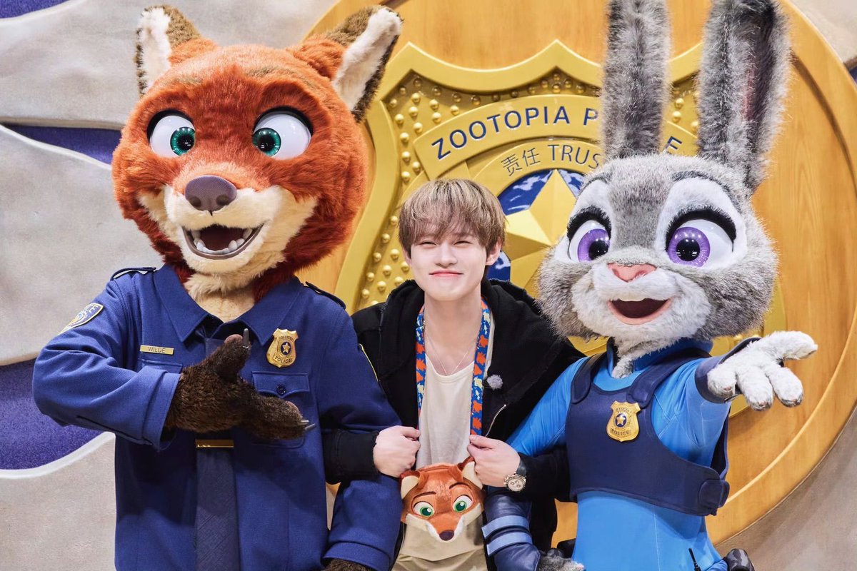 chenmitji's tweet photo. You don't how much this means to me 😭 i love Zootopia DOWN to the core and seeing Chenle with Nick and Judy 🥹🥹🥹 FOX CAT BUNNY!!!! https://t.co/7D3gMzN2fD