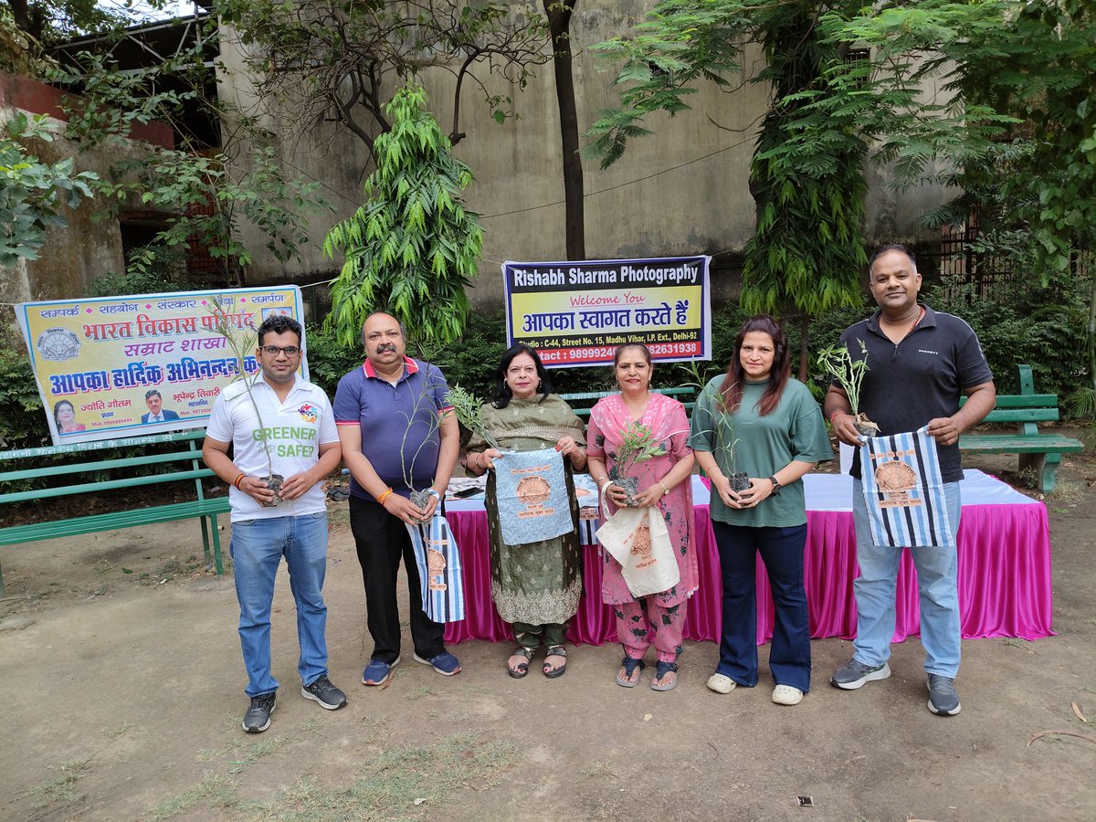 harjitkaur9811's tweet photo. विश्व पर्यावरण दिवस हमें यह संदेश देता है कि यदि हमें धरती को बचाना है, तो पर्यावरण की रक्षा करनी है। आज बढ़ते प्रदूषण को  रोकना है पेड़ हमें स्वच्छ वायु, शुद्ध जल और हरियाली, हमारे स्वस्थ जीवन के आधार हैं। हमें अधिक से अधिक पेड़ लगाने चाहिए, प्लास्टिक का उपयोग नहीं करना चाहिए । https://t.co/wQhIwiLsZ0