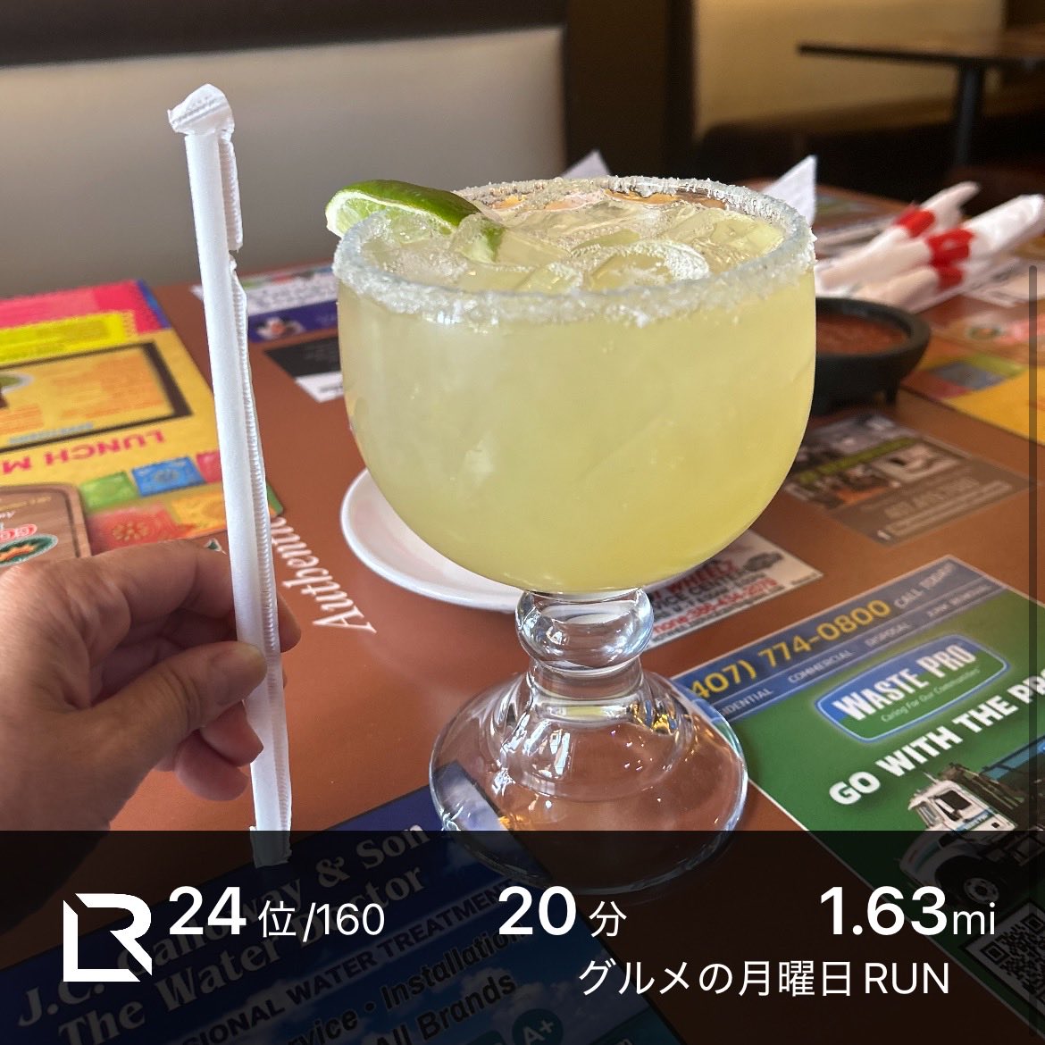 Wincy_s's tweet photo. 世界のどこかが5時であると言う英語の言い回しはいつ何時もハッピーアワーという言い訳。会社の近くのメキシコ料理店でチップスをサルサとケソ(チーズ)を食べたら止まらない。肝心のチップスは食べちゃって写真なし。「４人テーブルで」と言っても英語が通じない。
#ライブラン
#中央フロリダあるある https://t.co/6SGEESNfpA