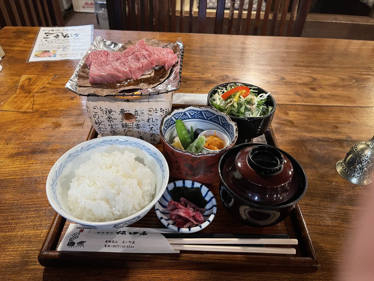 emepata's tweet photo. いつもの店休みで豪華になってしまった朴葉味噌焼き😅
ちっちゃいたい焼きも食べやすくて良いね https://t.co/oDsLoTkTtF