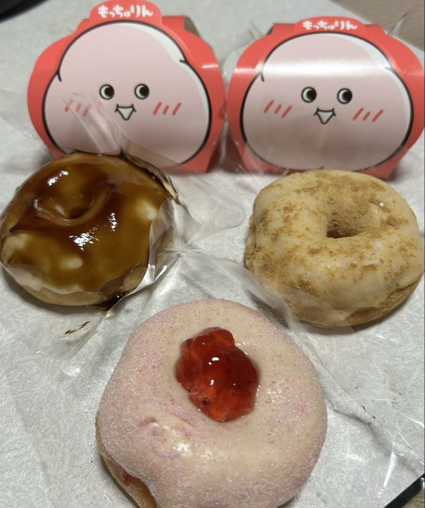 hmonstrl's tweet photo. 前回お目にかかれなかったミスドの「もっちゅりん」🍩🥯✨
なんとかネット注文できて、今日やっと食べれた🥹もっちもちで美味しい😋💓 https://t.co/EYAfiWeXQ8