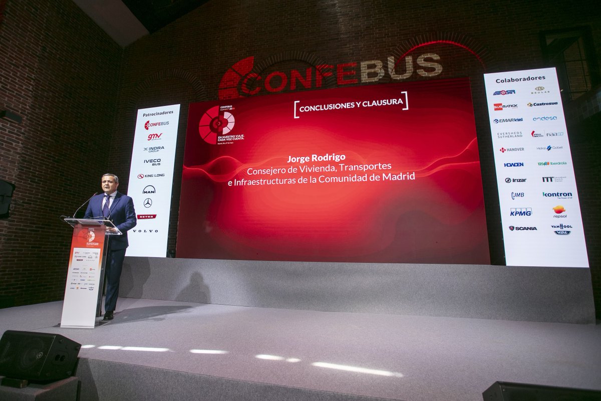 ConfebusSocial's tweet photo. 🚌@jorgerodrigodo, @ComunidadMadrid, destacó en #CONFEBUSSummit2026 el papel estratégico del #autobús, con más de 815 millones de viajes registrados en 2025. Una muestra de la importancia del transporte colectivo para una movilidad eficiente y sostenible👇https://t.co/yRAcSprEzw https://t.co/mCFdUyilvk
