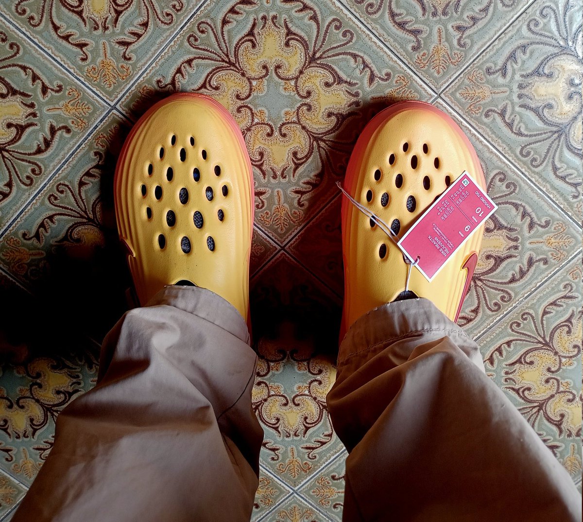 1976gianni's tweet photo. @Nike #rejuven8 comodissime https://t.co/WNN9BhqshM