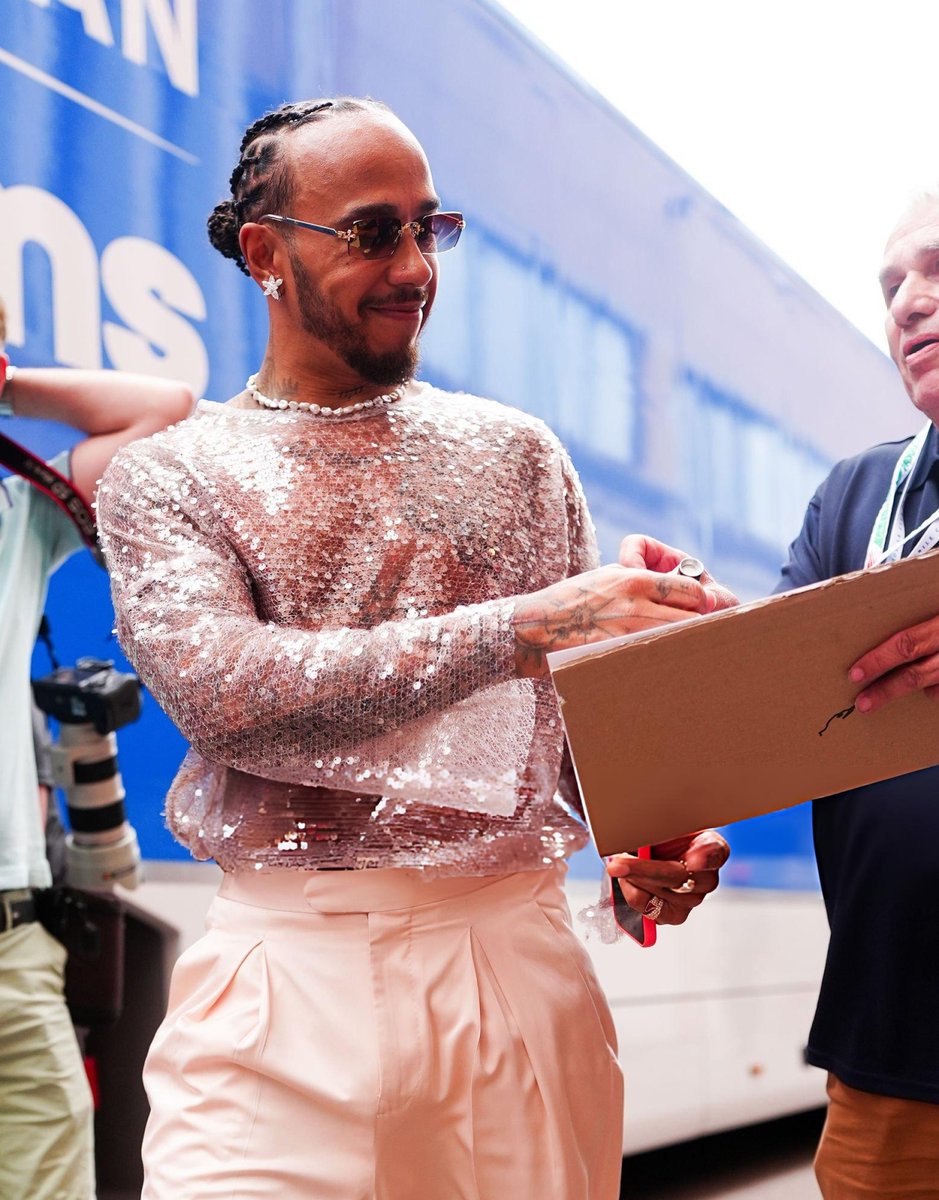 GazzettaFerrari's tweet photo. Lewis Hamilton today 🙂 https://t.co/gkGNntaGMO