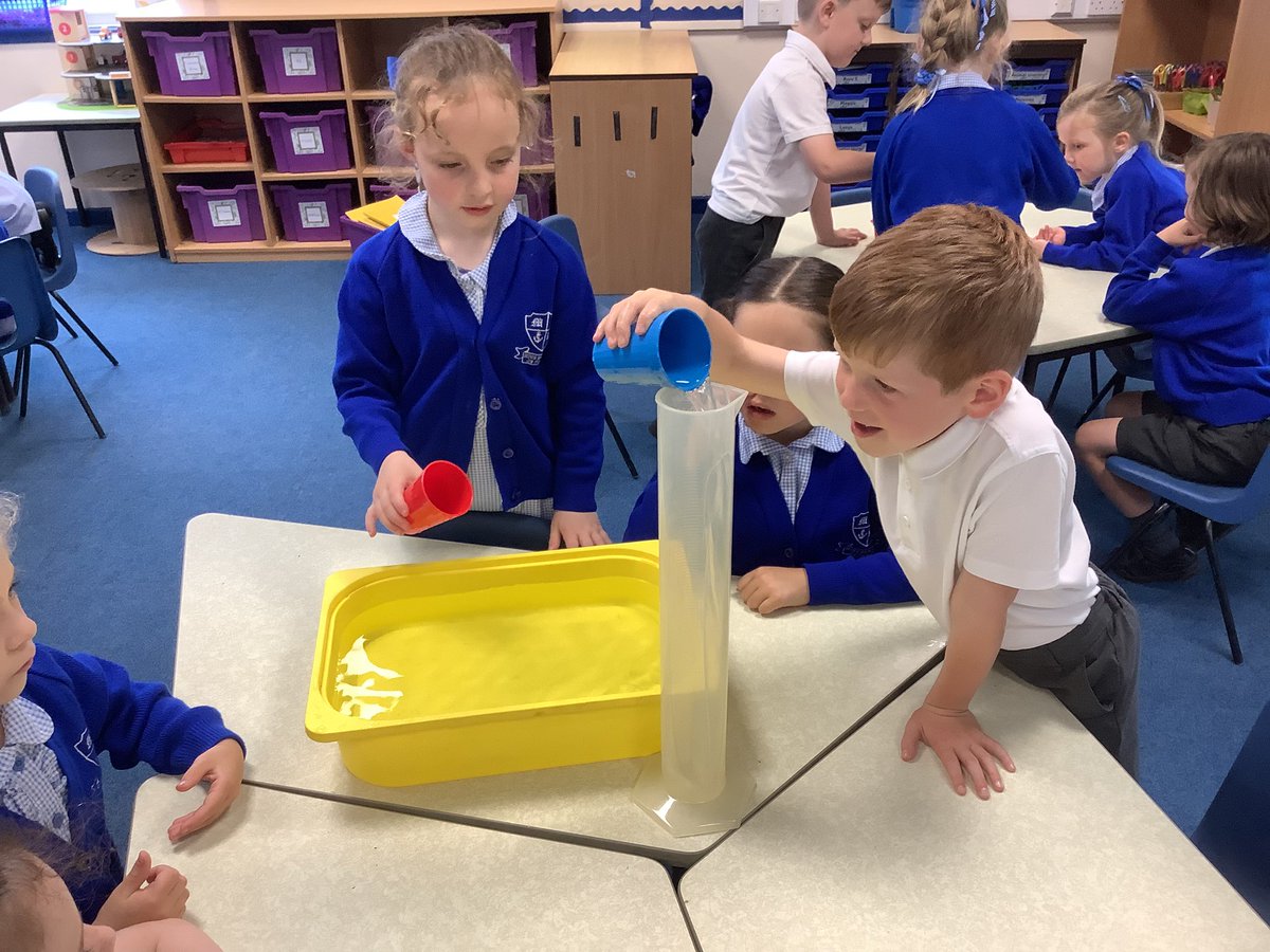 muchwooltonY1's tweet photo. This week we have enjoyed our maths topic about capacity and volume 😃#MuchWooltonMaths @muchwooltonsch https://t.co/0d73kmfToY