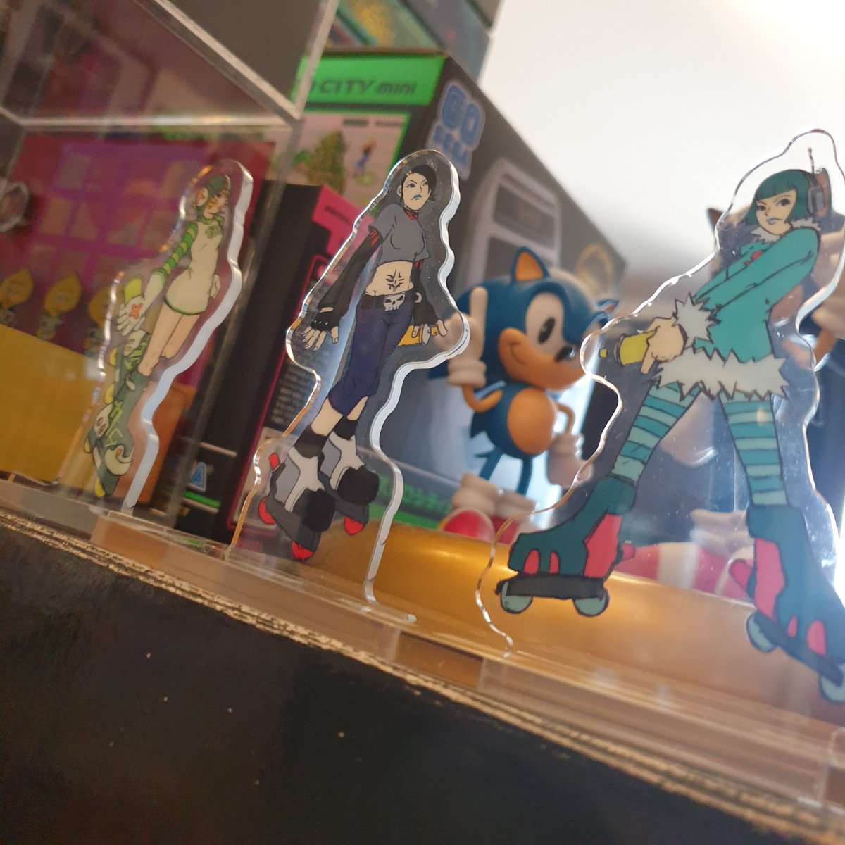 Eyzmaster's tweet photo. A closer look at the Jet Set Radio standees 💚

My favorite JSR girls standing proudly among the SEGA collection.
Cube, Mew and Gum looking fresh.

#eyz
#jetsetradio #jsr #sega #dreamcast #gum #cube #mew #retrogaming #gamecollection #limitedrungames https://t.co/GnVSiTjqM6