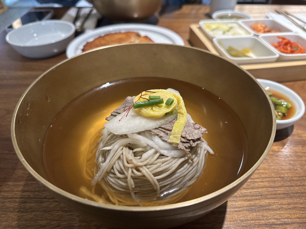 halffeban's tweet photo. 먹엇더요 
녹두전이 미친새끼 같아요 ㄴㅁ 맛있음 https://t.co/vHeHsO0bk8