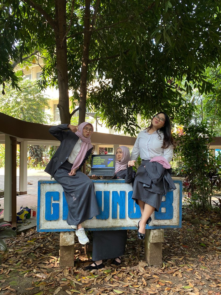 bubblewraab's tweet photo. aku dan kelompok bigday terakhir aku (sedih hrurhueheueuehue lgsg magang) https://t.co/gh2MvpZmYg