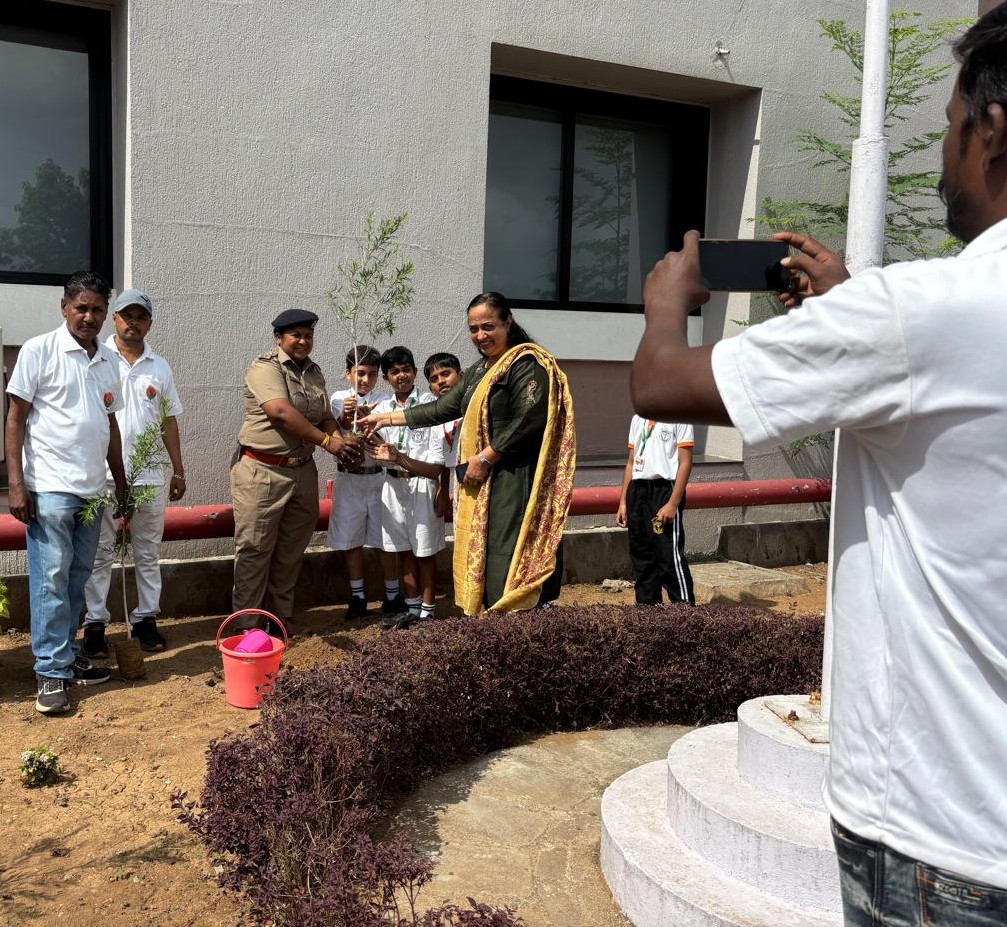 DpsVapi's tweet photo. On the occasion of World Environment Day, our school organized a Plantation Drive in collaboration with the Range Forest Department, Vapi. The programme aimed to promote environmental awareness and encourage students to become responsible guardians of nature. https://t.co/yNWiThpEJl