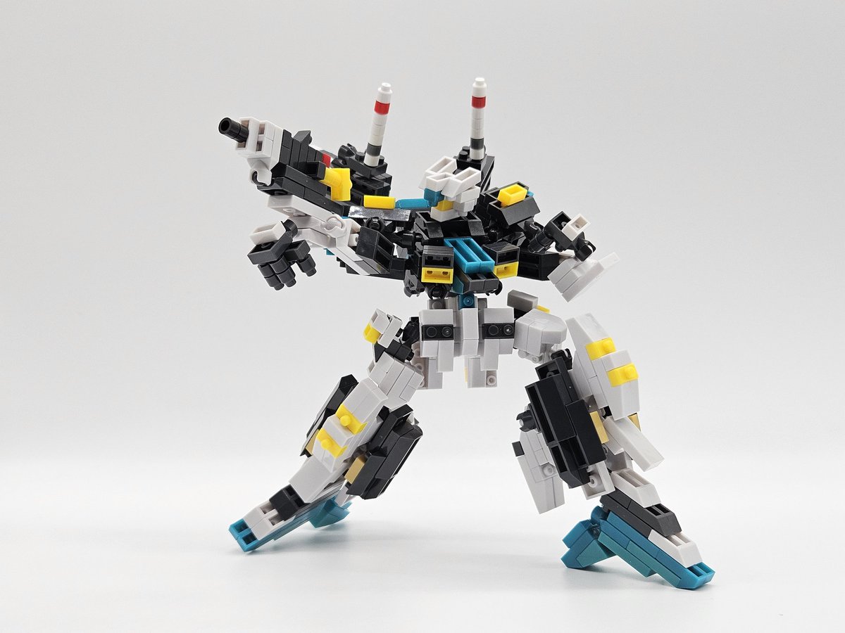 hanxin2525's tweet photo. 量産型νガンダム（インコム装備型）

インコムを出してるように見えたら嬉しいです。車軸が中々いい働きをしてくれます。

#プチブロック https://t.co/6PyrICMYcC