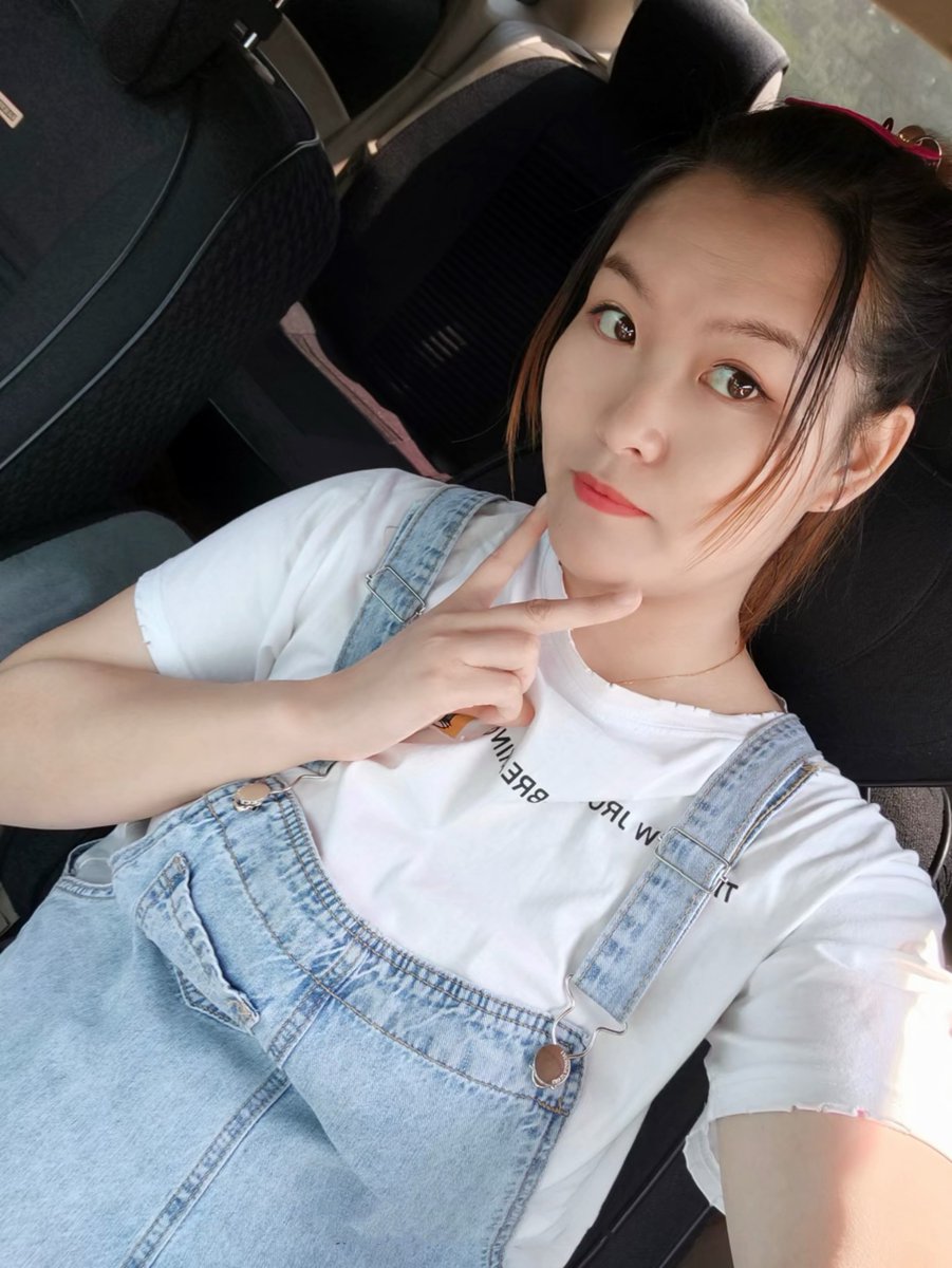 GyfSy520's tweet photo. 谷艳芳经常往家里领，省开房钱 https://t.co/W97lMBDgAV https://t.co/87Xue9stJY