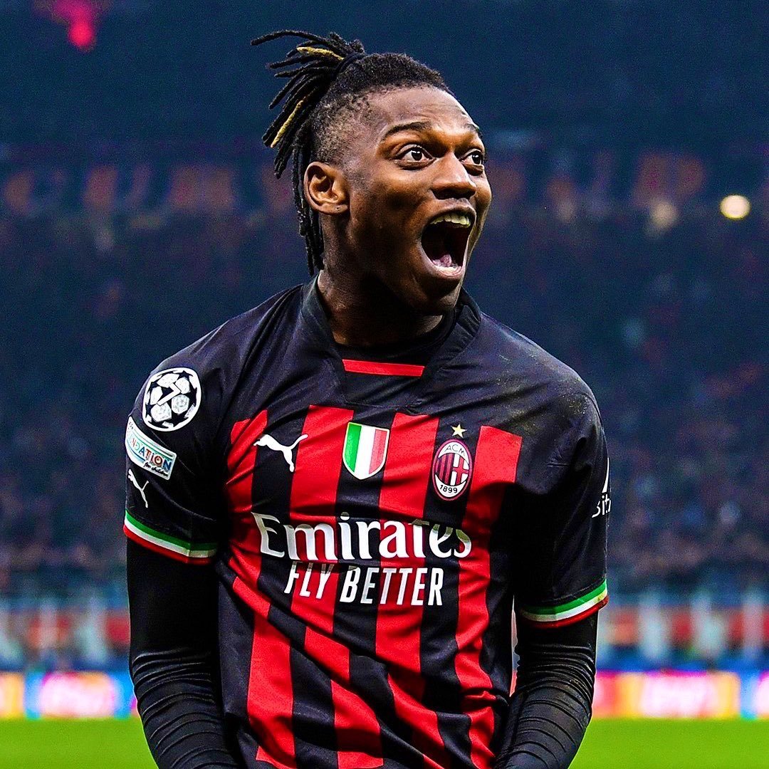 tonyj47908's tweet photo. 🔴 Manchester United in talks for Rafael Leao. 🇵🇹
Leao — "I like United. Ronaldo is my idol." 😤
Available for €60M. PSG cooled interest. ✅
Final decision after the World Cup. ⏳
He wants us. We want him. Get it done. 🔴
📰 #CaughtOffside / #LaGazzetta | #MUFC https://t.co/e9MQVykiEJ