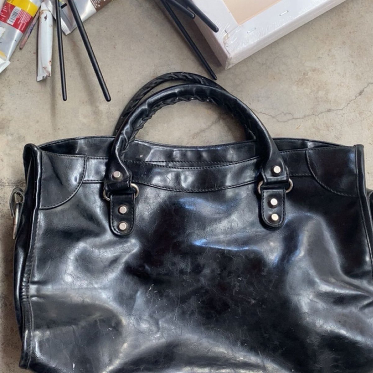 moukho_'s tweet photo. Before , during , after.
“Mrs fab”
Moukho x balenciaga city bag https://t.co/DsJ4nx6NAC