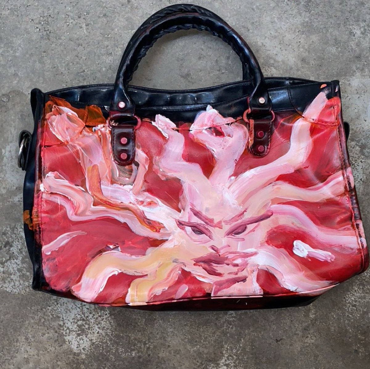 moukho_'s tweet photo. Before , during , after.
“Mrs fab”
Moukho x balenciaga city bag https://t.co/DsJ4nx6NAC