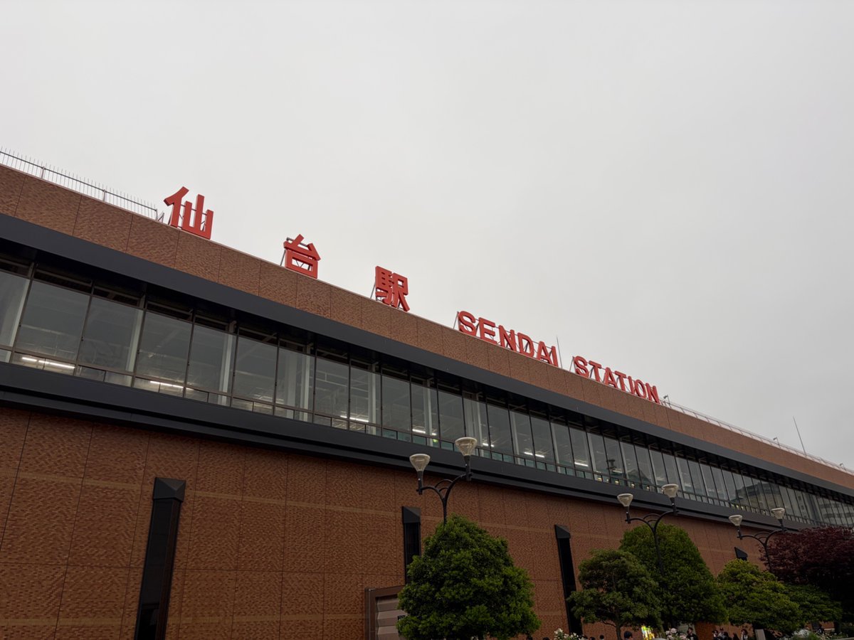 ukn_kun's tweet photo. 前乗りティです
普通に寒いのだけれど…
明日短パンなのだけれど… https://t.co/CbsDRwb9uv