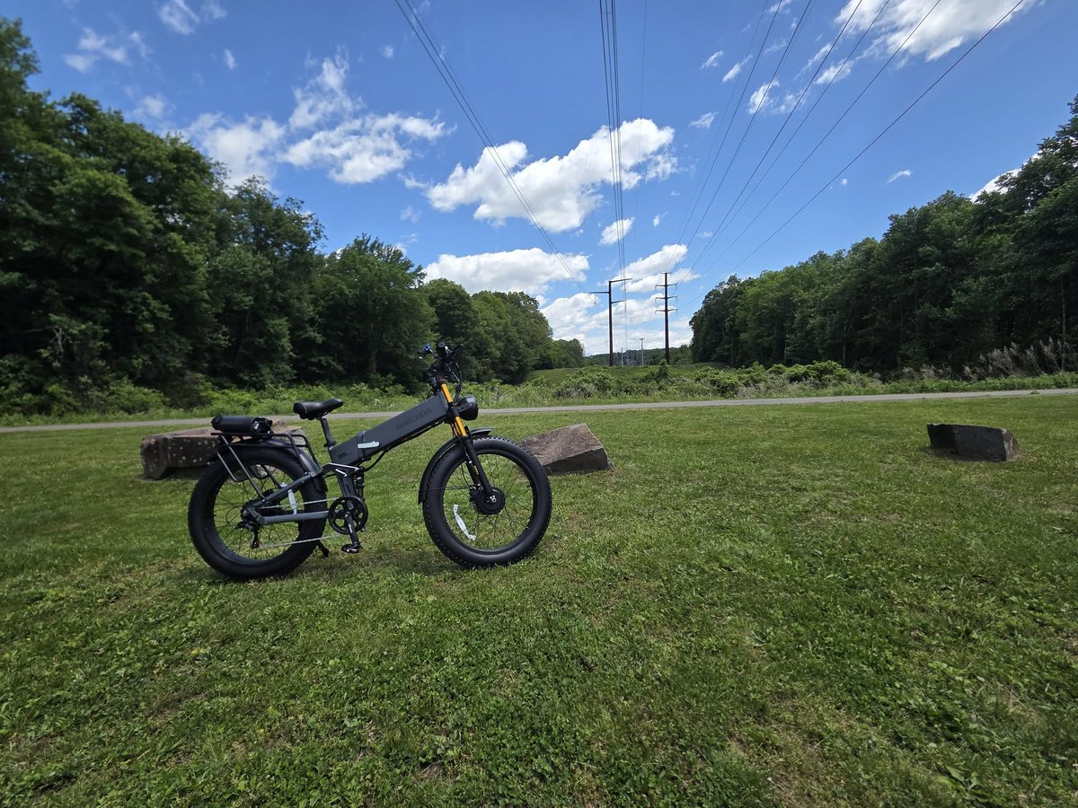 BurchdaBikes's tweet photo. Built for riders of all sizes. 💪⚡

After a 20-mile ride on a single motor, this R5 Pro owner reported:

"Still showing full bars."

At 304 lb, that's the kind of real-world feedback we love to see.

Thanks for sharing your ride, Giancarlo!

#R5Pro #BurchdaBikes #EbikeCommunity https://t.co/Ak9PuEEAyT