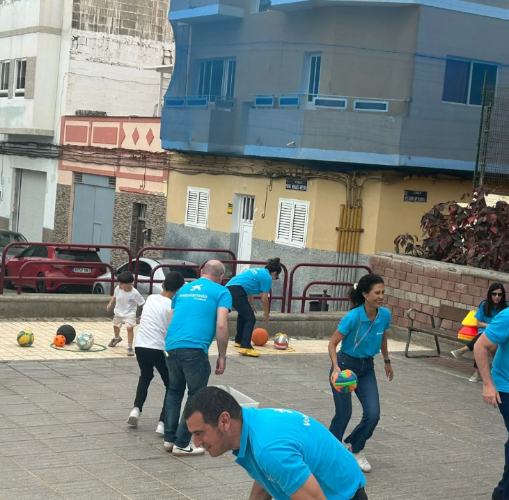 AspercanONG's tweet photo. El jueves 28 vivimos una jornada muy especial junto a los voluntarios y voluntarias de CaixaBank procedentes de Tenerife y Gran Canaria, compartiemos un día lleno de convivencia, aprendizaje y diversión.

¡Gracias A @fundlacaixa y @caixabankpor compartir esta experiencia! https://t.co/vvMGXnXghE