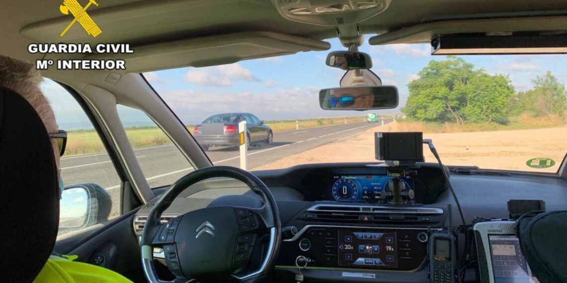 CLMpressDigital's tweet photo. La Guardia Civil investiga a una conductora novel por circular a 215 kilómetros por hora en la A-40 en Cuenca https://t.co/I8P0DMY7ba #CLMpress #Guardia #Civil #investiga #conductora #circular #215 #kilometros #hora #A-40 #Cuenca https://t.co/RiXkkWTbgI