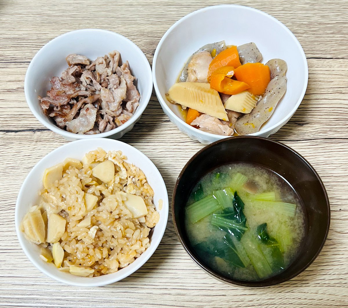 aucococo's tweet photo. #よるごはーん 
義実家から筍の水煮をいただいたので筍ご飯と筑前煮！
小松菜の味噌汁と豚肉。 https://t.co/eDv06it7sl