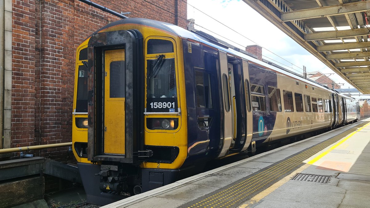 Shaun__92's tweet photo. Northern Trains 158901 forming 2C59 1106 Doncaster to Hull #northerntrains #northern #class158 #dmu #sprinter #expresssprinter #brel #brelderby #doncaster #thornenorth #goole #hull #platform1 #viagoole #friday #5th #june #2026 @northernassist https://t.co/hf9THk6h1K