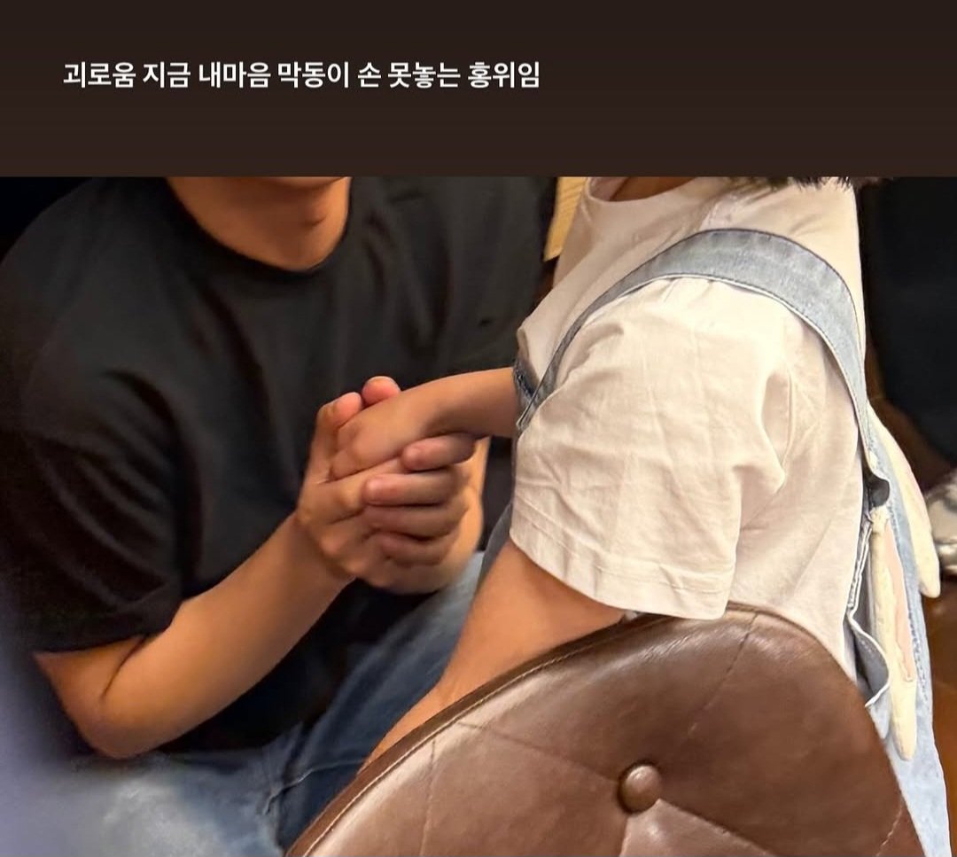 charmingboy0529's tweet photo. 왕사남 홍보일꾼 인스스 #박지훈

막동이 손 못 놓는 홍위 https://t.co/wTr5JszNvp