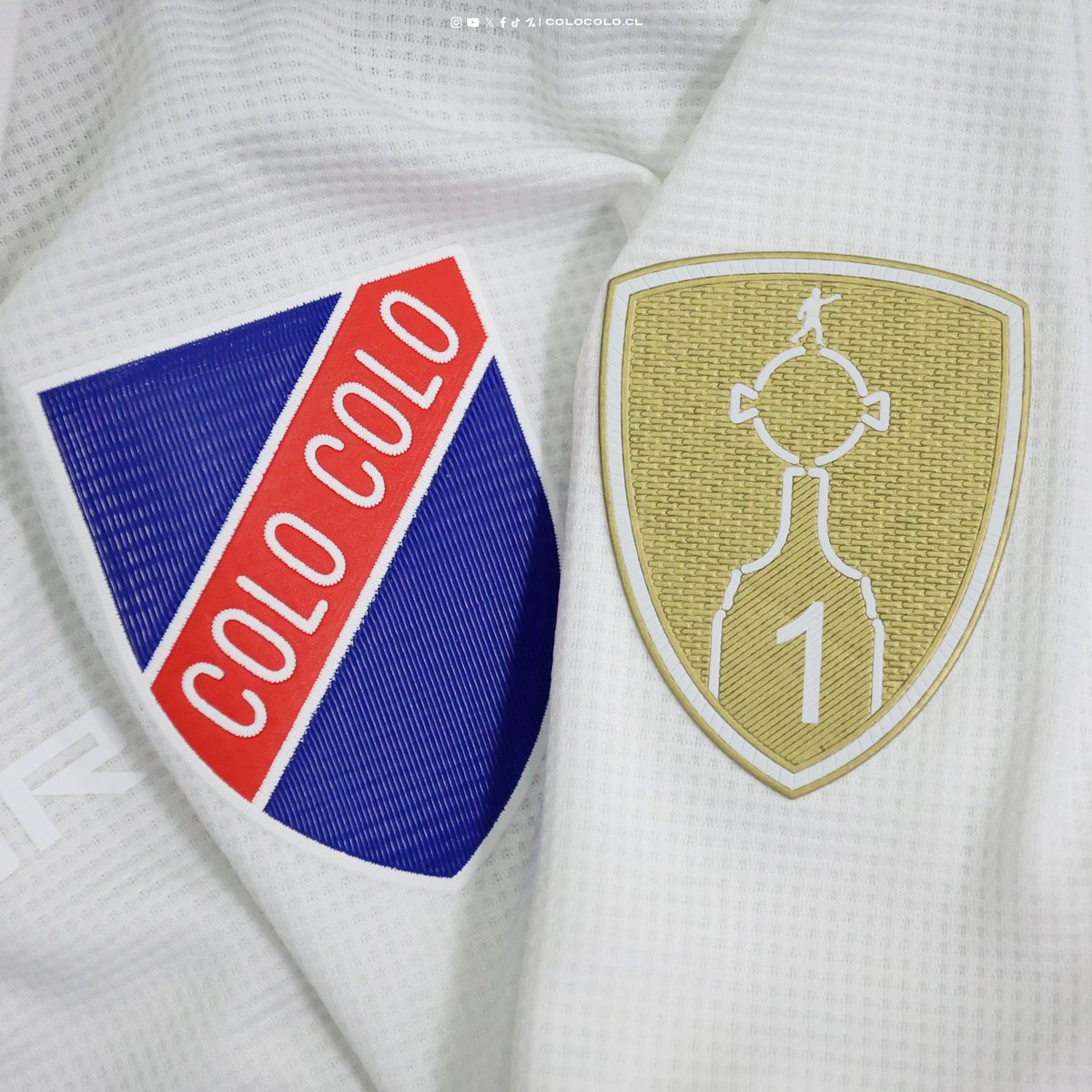 CaciqueENG's tweet photo. Happy 5th of June, Colo-Colo fans. 🤟 https://t.co/swZpXkClh5