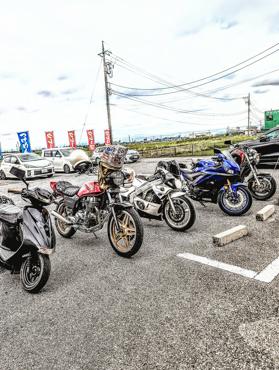 BikeLife6000's tweet photo. 一人でラーメン食べに行くのも寂しいので、地元の若者達を緊急招集してプチラーメンツーリング🤣💦
突発的にも関わらずご参加頂きありがとぅ御座いました😂👍💦💦
#ラーメンショップ北川辺店
＃プチラーツー 🏍️💨 https://t.co/tZVXgqr1lB
