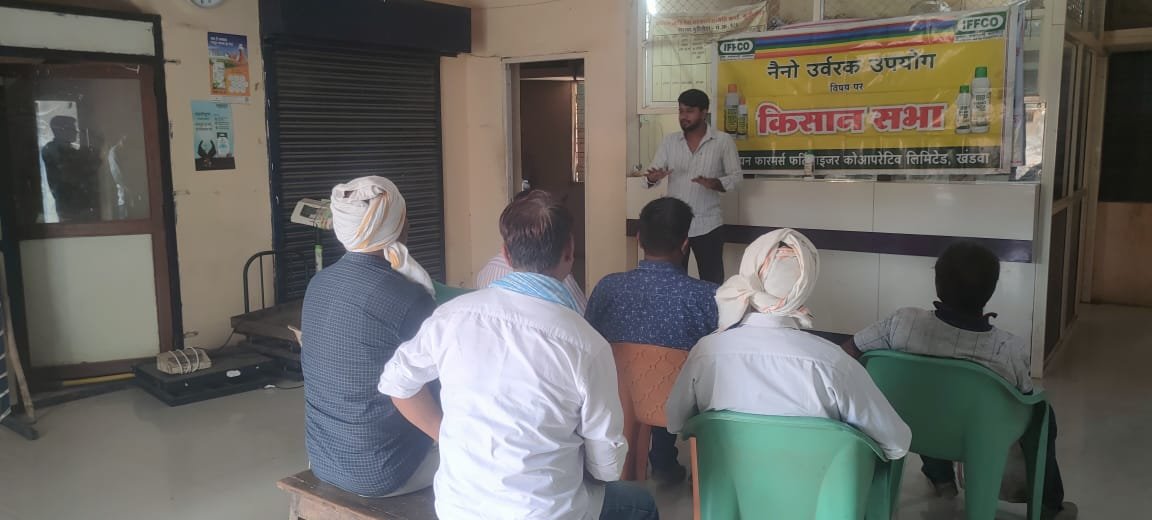 IFFCO_MP's tweet photo. गुड़ी समिति जिला खंडवा (म प्र)में इफको म.प्र द्वारा किसान सभा का आयोजन कर नैनो उर्वरकों के उपयोग और बीजोपचार पर दी गई विस्तृत जानकारी दी गई @IFFCO_PR @KiritkrJPatel @Dileep_Sanghani @iffcoyogendra @S_Kulshreshtha1 https://t.co/fftp8graKa