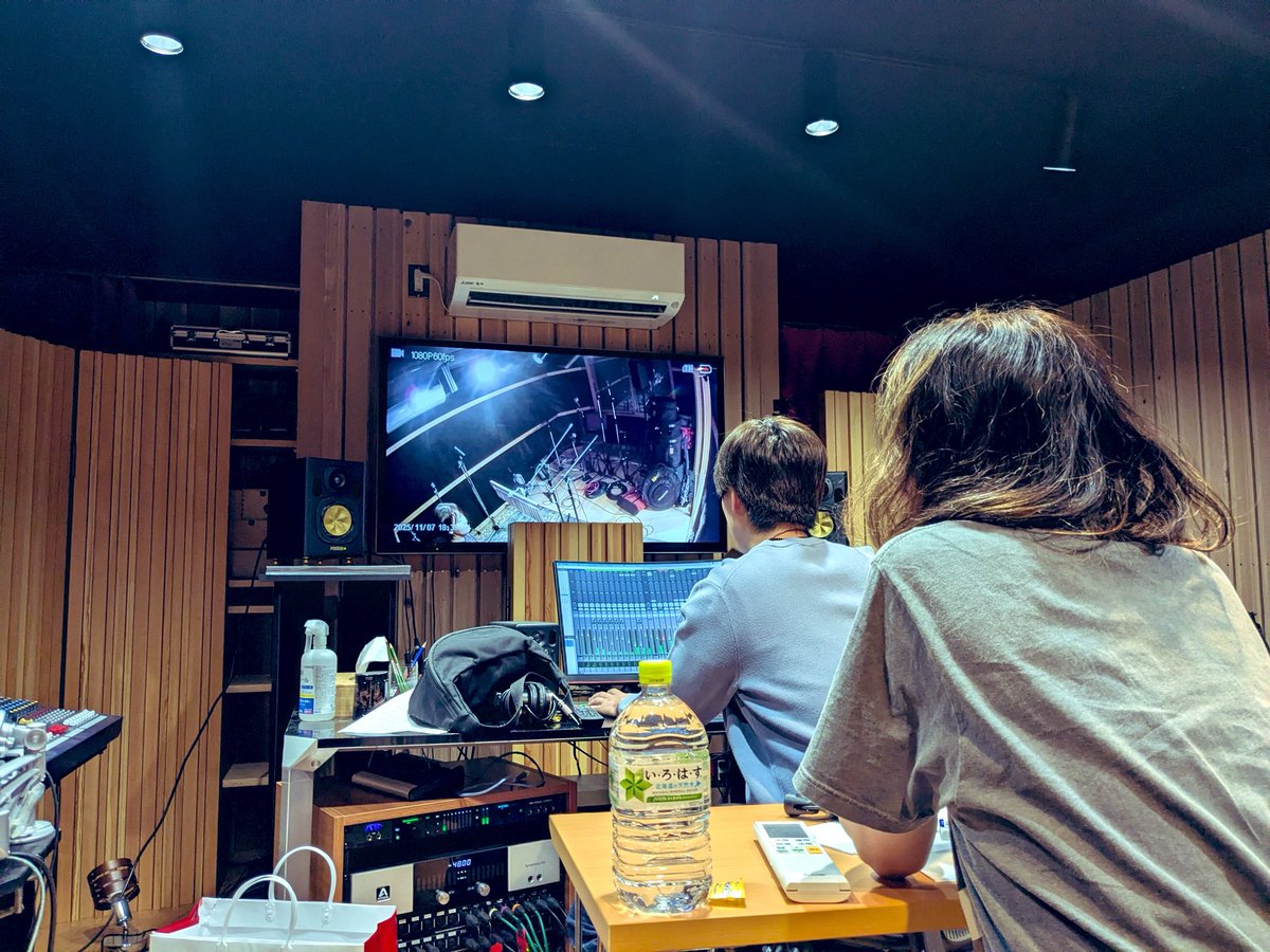 softero's tweet photo. レコーディング合宿2日目

午前
Country Breakfast Music
Song Like This

午後
九月のブレンド
なんかしたい
backyard

予定より早く、全曲ベーシック録り終えた！

追加でウインドチャイムを「恋はシュワシュワ」に録音

#ソフテロREC
#countrybreakfastmusic https://t.co/o9iEC9mSBp
