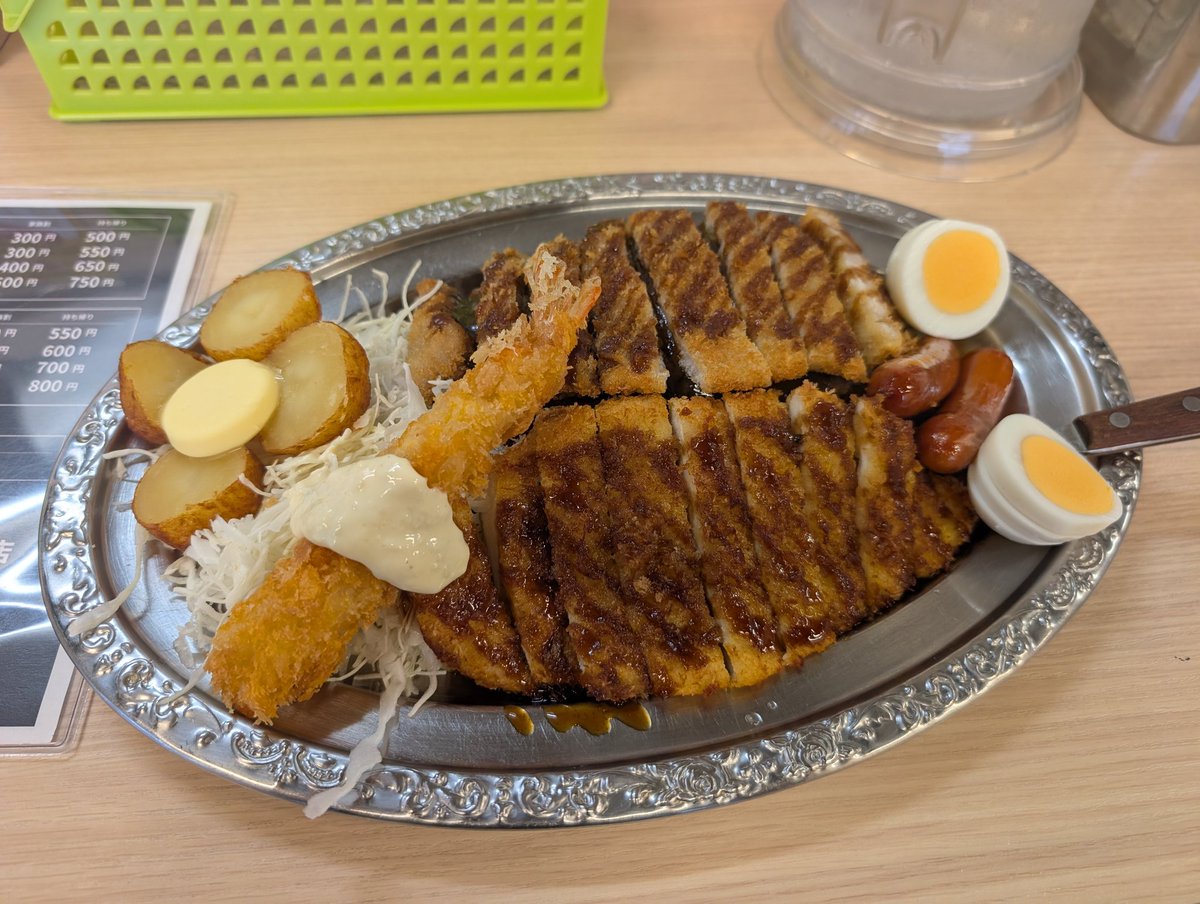 Mr_Gedo's tweet photo. 今日は5のつく日なのでゴーゴーカレー

トッピングはゴーゴーカレー魔改造トッピング選手権最優秀賞のじゃがバター

美味いんだけど、トッピングというよりは単品で美味い

バターでまろやかになるので辛いのが苦手な人には合うかも

何とも腑に落ちないが美味いので胃には落ちていく
#飯テロ神くー団 https://t.co/AxRAO8vvNe