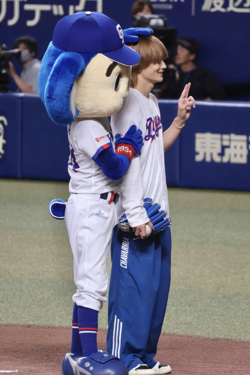 c1447m's tweet photo. ドアラさんにされるがままで笑った😸
#佐野勇斗 #milk https://t.co/eXUJc82FtG