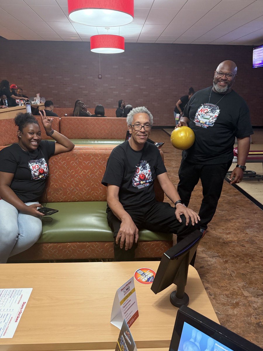 DCSDSecondary2's tweet photo. 💙✨ Spare No One: Every Voice, Every Role, Every Win.

Today was more than bowling and fun—it was about building relationships, learning together, and strengthening the team that supports our schools every day.
@DeKalbSchools 
#EveryVoiceEveryRoleEveryWin #WorkingOnWinning 🖍️🎳 https://t.co/wBFVgiHsjq
