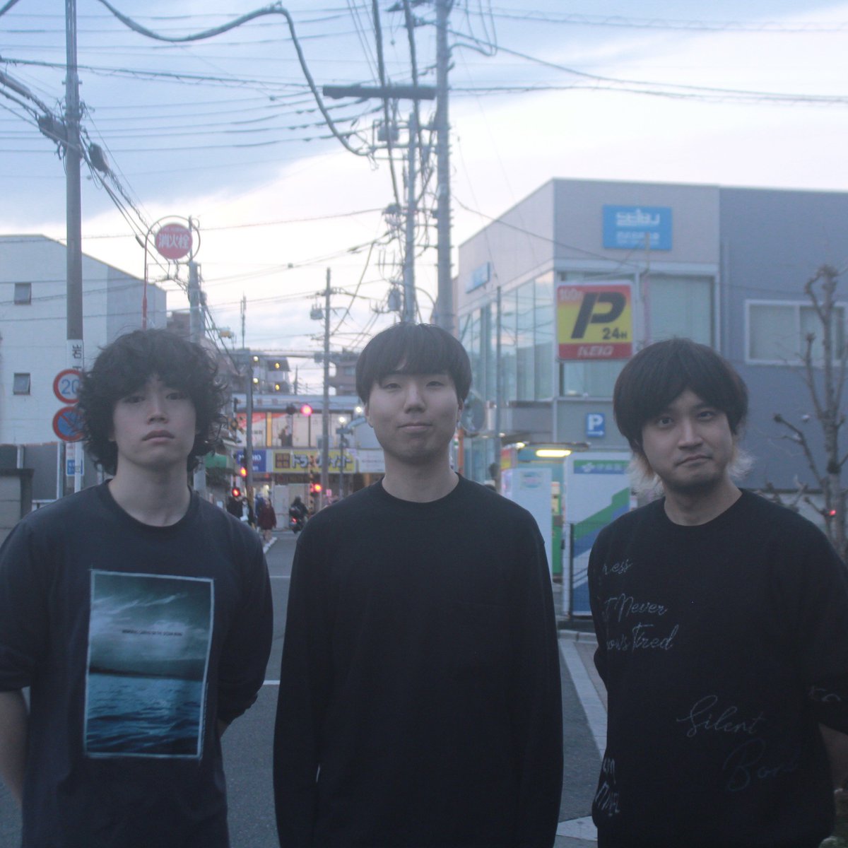 moonromantic's tweet photo. @GoAnywhere2022 @pacodelacico @peal_band peal @peal_band 

東京発のインディーロックバンド。2024年活動開始。
マスロックの緻密さ、ポストロックの広がり、ドリームポップの浮遊感を融合させ、孤独と希望を往復するサウンドを鳴らす。高い実験性とポップセンスを兼ね備えた楽曲群が特徴。 https://t.co/4AZgbZXCxh
