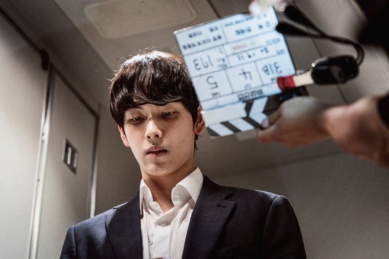 kururxf's tweet photo. 최근에 발견한 맘에 드는 얼굴 한국 남성 1명  
이사람 누구인지 몰라서 울고 있음 https://t.co/AeqdMfvukc