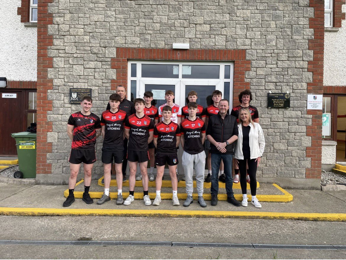 KillannyGFC's tweet photo. Huge thanks to Fergal &amp; Sinead Marry of ‘Fergal Marry Kitchens’ for sponsoring a set of jerseys for our Minor Team 👏🔴⚫️ https://t.co/2EaIZ8Lrk4