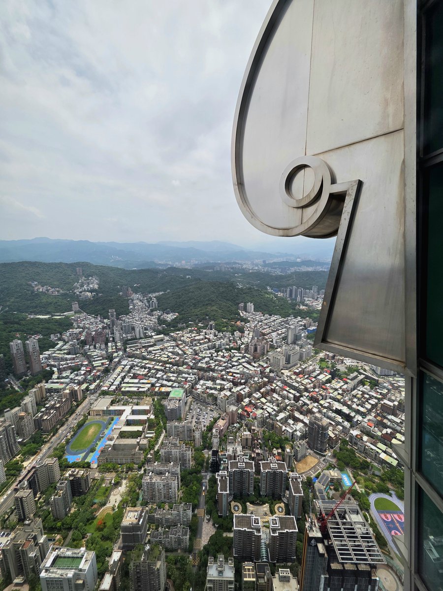 dmtaylor90's tweet photo. Taipei 101 🇹🇼 https://t.co/QAtZ37STvr