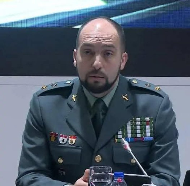 mikihoyos's tweet photo. El uniforme no te viste de honradez ni de decencia, HAY QUE GANARSELA. Este señor comete demasiados fallos en sus informes y todos en la misma dirección. Hemos pasado de las casualidades a LAS CAUSALIDADES #golpedeestadocontoga https://t.co/3KGnm44aWC