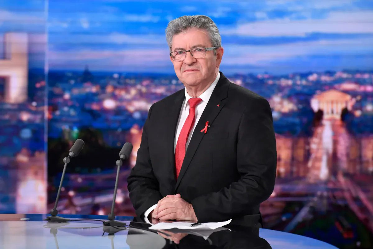 NupesNews's tweet photo. 🔴⚡Le seuil des 300 000 signatures en faveur de la candidature de @JLMelenchon a été franchi. https://t.co/0gZcdeAFgi
