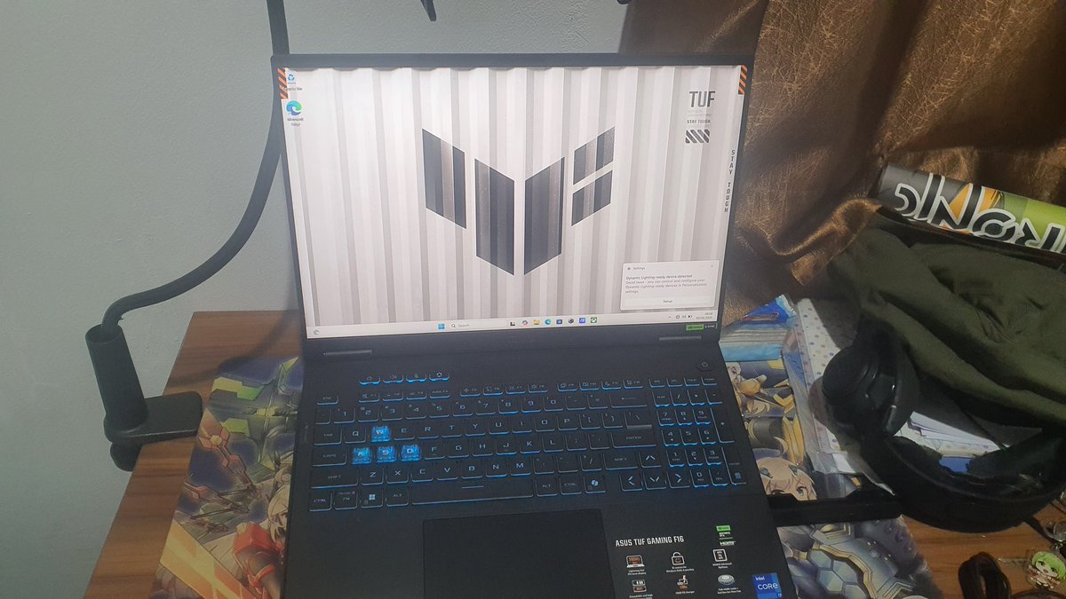 AdskyLR's tweet photo. Uninstalling twitter doesnt do jackshit cause there's like 20 other distraction that keeps me away from being productive. 

Anyway, old laptop is unsalvagable, so i bought a new one https://t.co/Y9GM3rbC6i