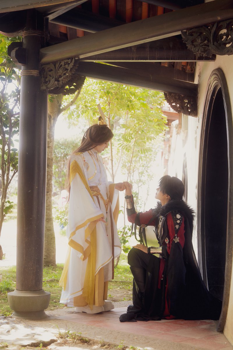reme_kun's tweet photo. 謝憐 ＠iam__wotaku 
三郎 ＠tanakakanatacos 
(天官賜福) https://t.co/zBmhBdf1mg