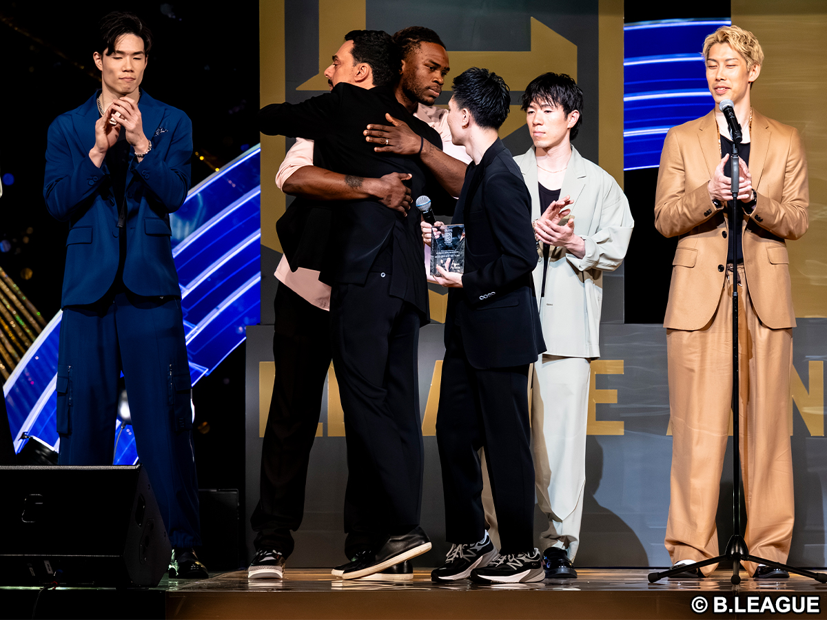 bbking_jp's tweet photo. 📢退団発表💐
長崎ヴェルカを初優勝に導いたマオールHCが退任…新天地も発表「大きな誇りを胸にこの長崎の地を去ります」
https://t.co/Ipbs474CvF
長崎を離れることになった指揮官は「“We The Nagasaki” この2年間を表現するのに、これ以上ふさわしい言葉はありません」と感謝の思いをつづりました💬 https://t.co/d0zYL4IaYQ