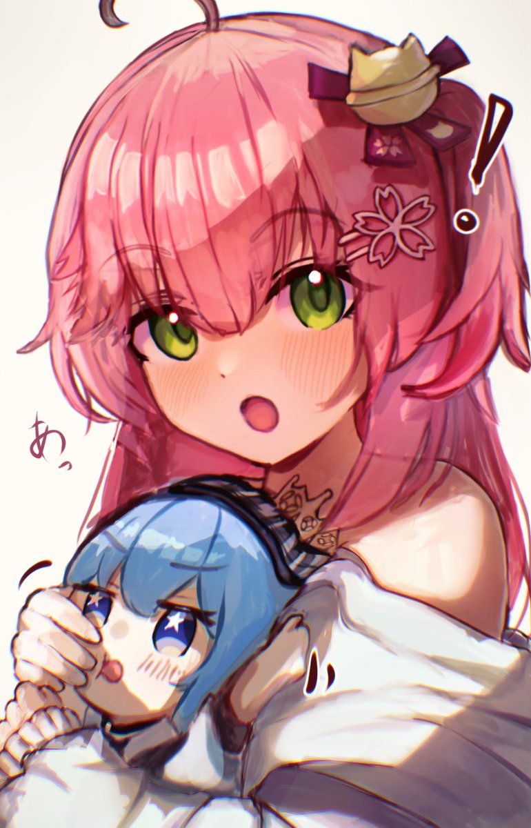 Nanone_illust's tweet photo. ミニすいちゃんで遊んでるのを見つかったみこち
#miko_Art 
#ほしまちぎゃらりー https://t.co/Gc14YuD7go