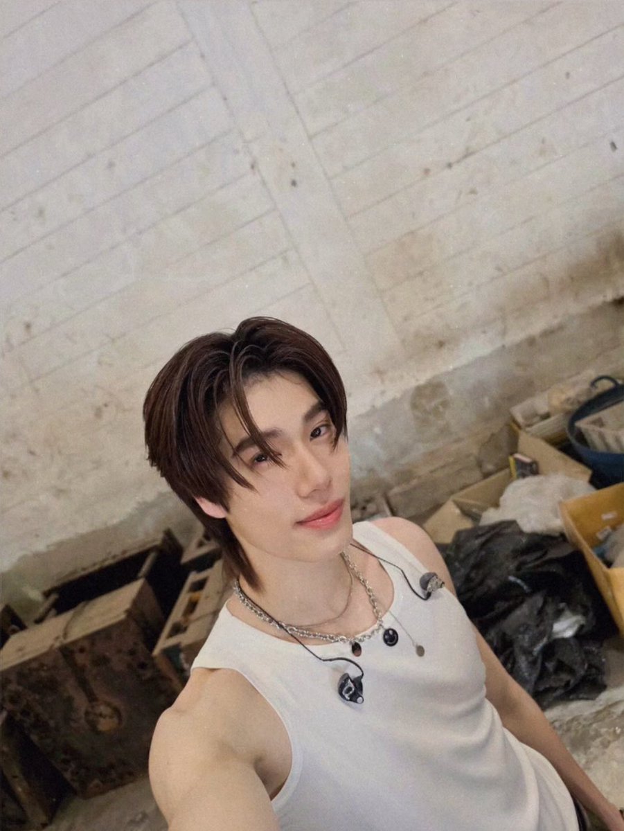 PhuwinOfficial's tweet photo. ภูวินทร์จะมา Live session กับวง YEW เพลงอะไรนะะะ 💫 

รอฟังทาง YouTube : YEW
  .⭑ Date : 10.06.26 ⭑.

5JUN Jubilation with PHUWIN
❥@phuwintang🍯
#phuwintang
#winniethephu https://t.co/MKL4tqSXI3