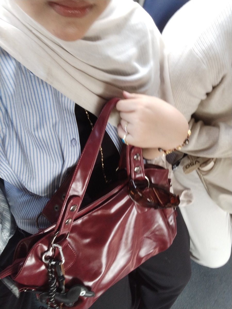 https180225's tweet photo. not me being so obsessed with my redbag https://t.co/W6OvckFqdt