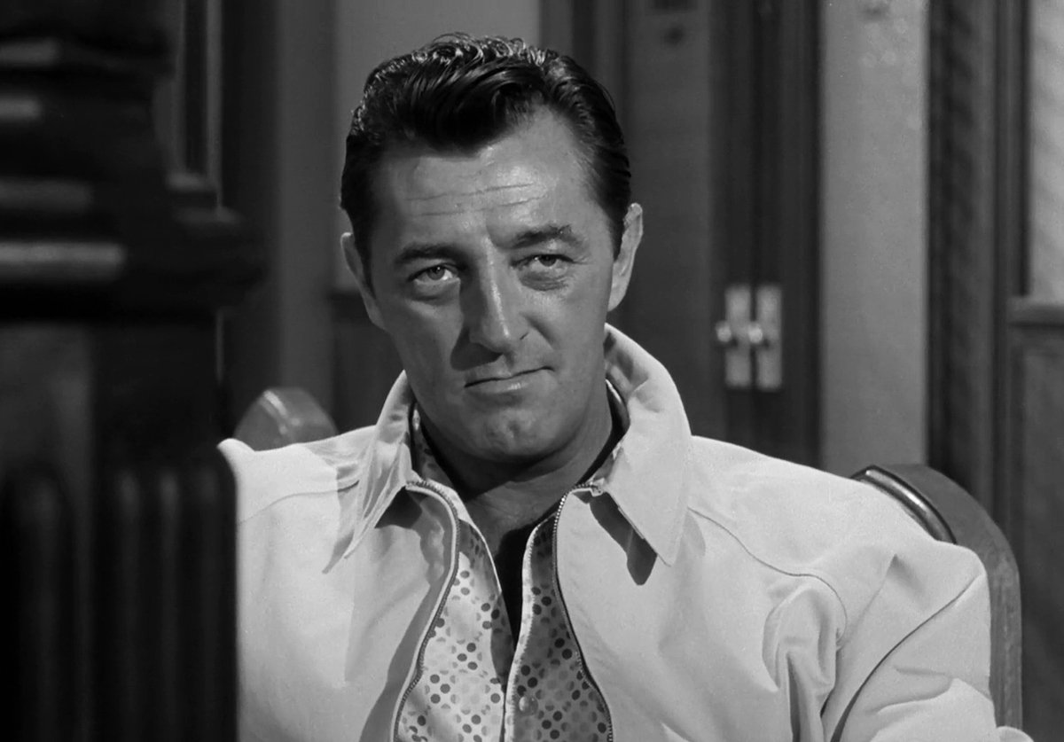 Javiermirgal's tweet photo. Signo de los tiempos cinéfilos. Todo el mundo comparando a Bardem con Robert De Niro en "El cabo del miedo" y nadie se acuerda del Robert Mitchum del film original. https://t.co/EVlyF2kLfn